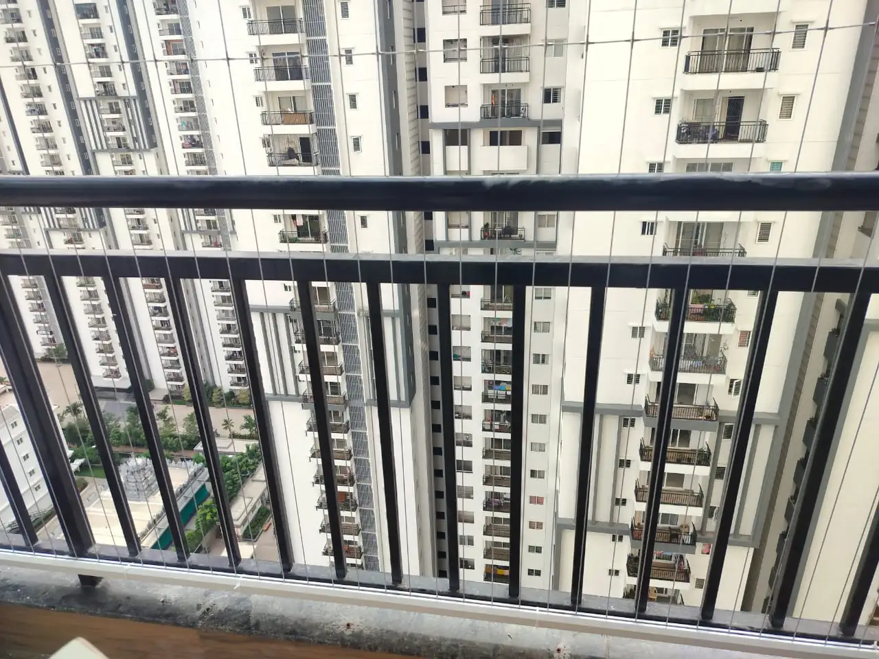 Clear-view balcony safety finish